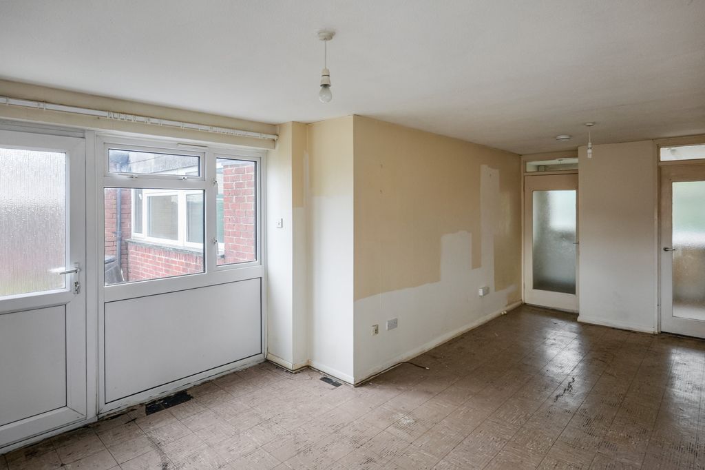 Property photo 3 of 16 3 Ogilvie Square, Calne, Wiltshire, Sn11 8Ns