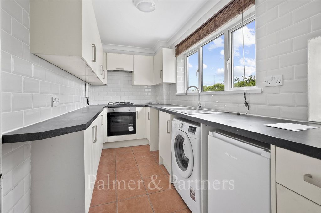 Property photo 2 of 11 Kitchen