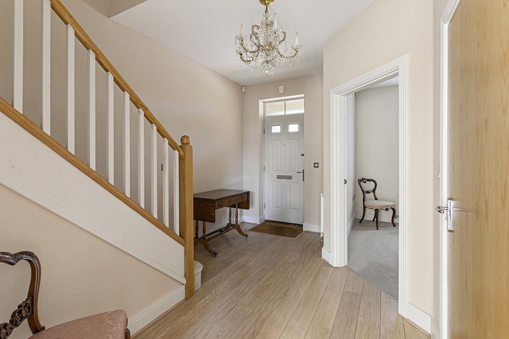 Property photo 2 of 21 102Beacon02.Jpg