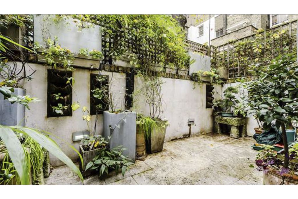 Property photo 2 of 22 Mature Garden