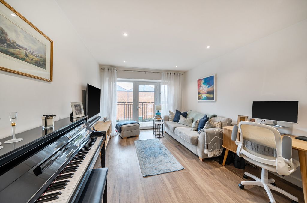 Property photo 2 of 22 1423358-12-69Aaf6...