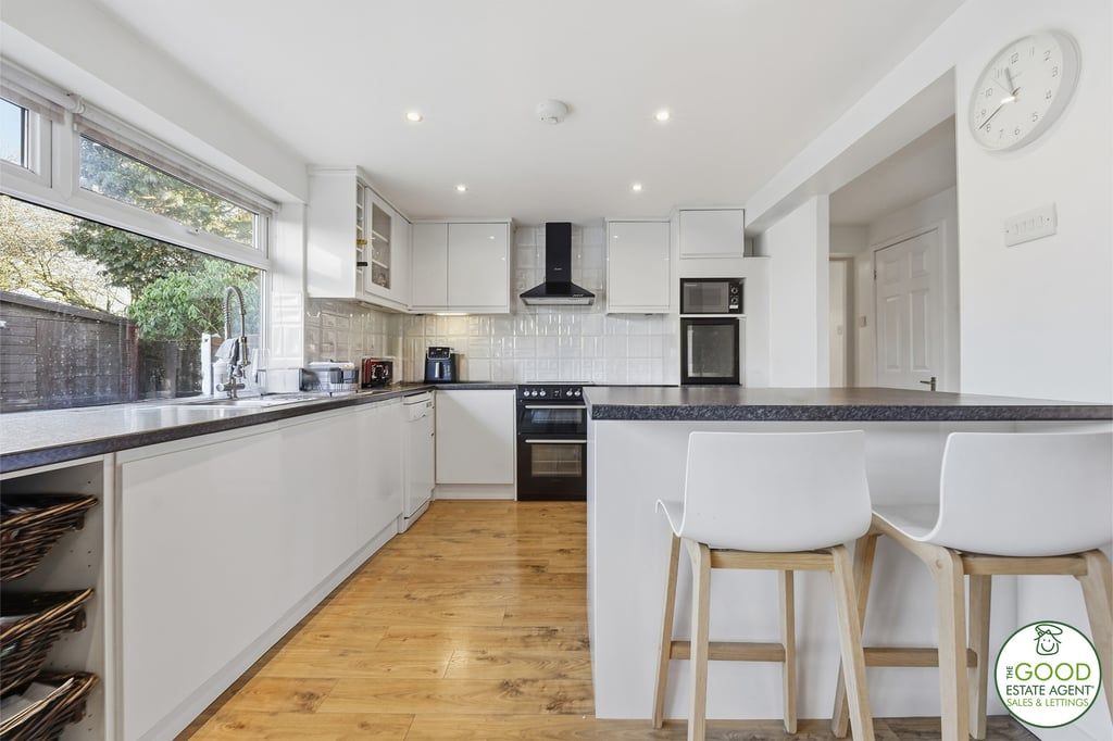 Property photo 2 of 27