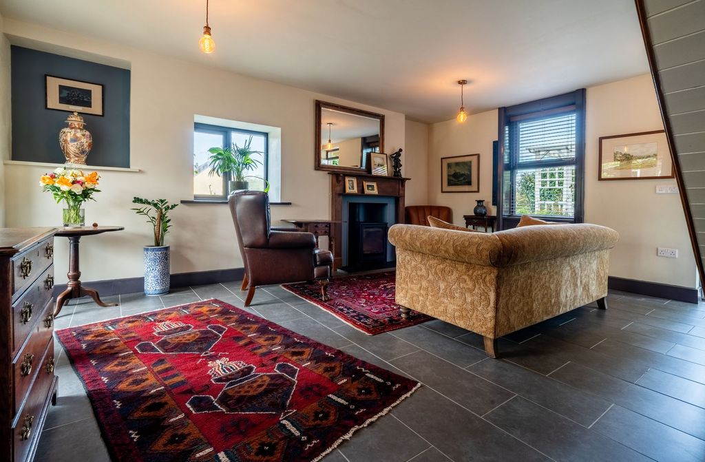 Property photo 2 of 36