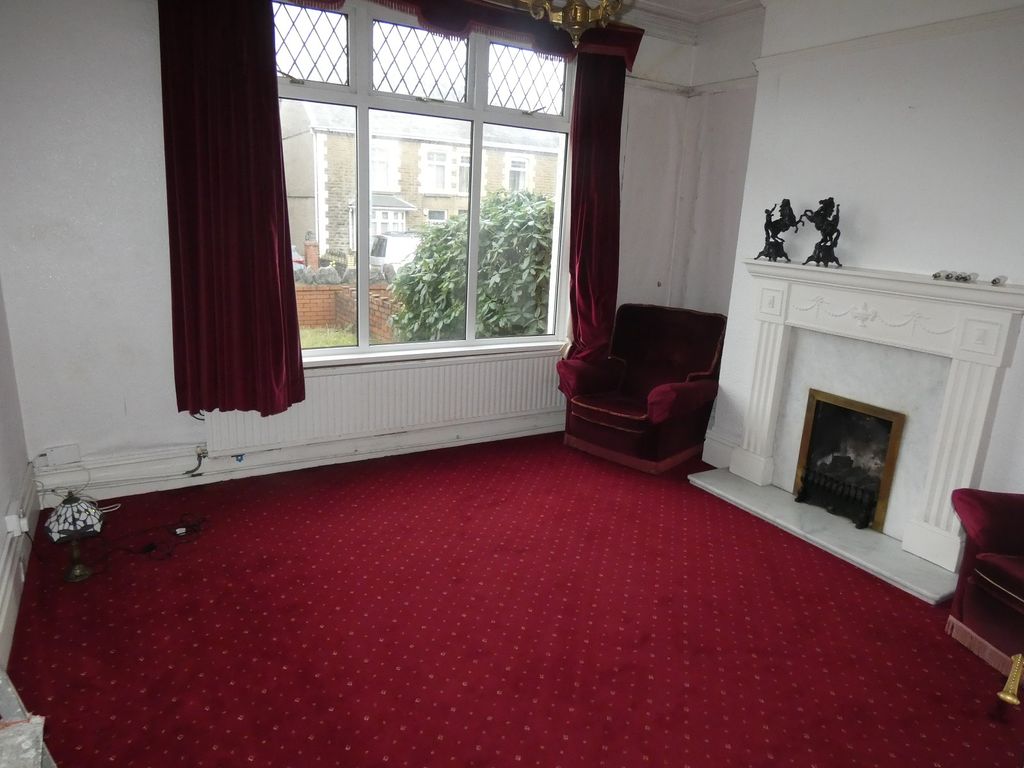 Property photo 3 of 10 Front Lounge