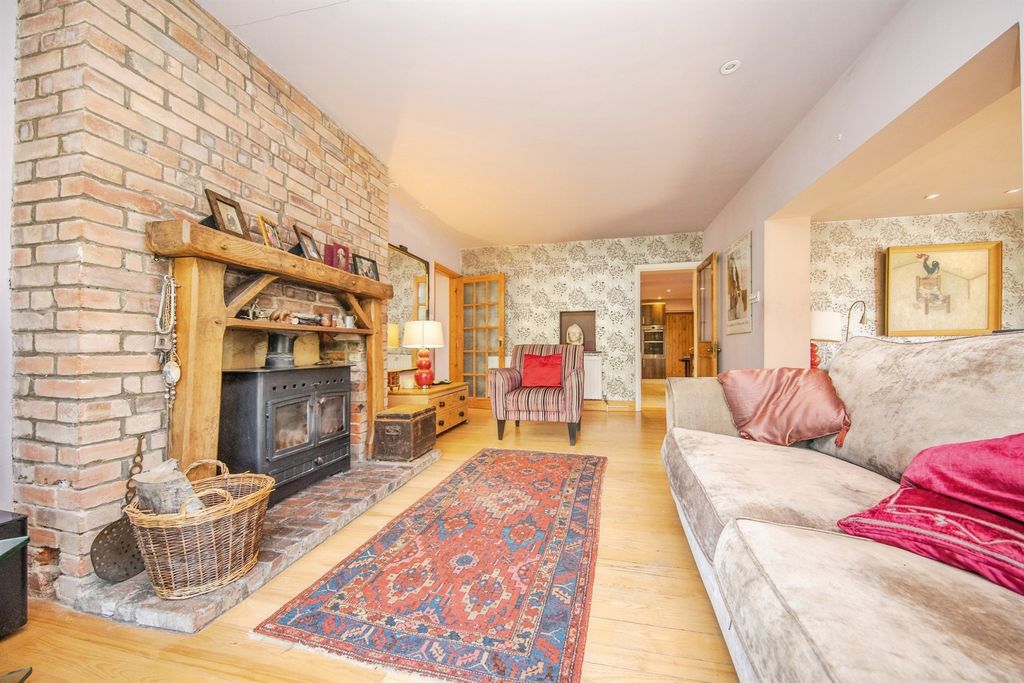 Property photo 3 of 27