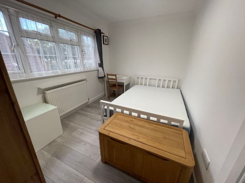 Property photo 1 of 6 Photo 5