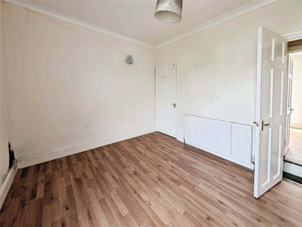 Property photo 3 of 8 Picture No. 11