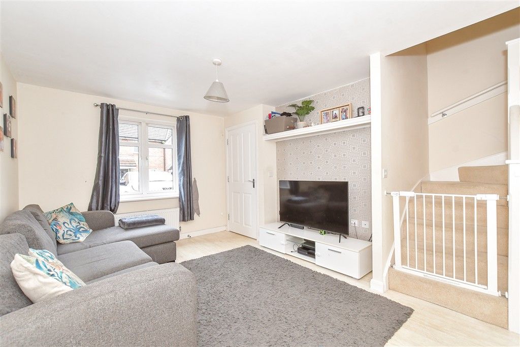 Property photo 3 of 11 Lounge