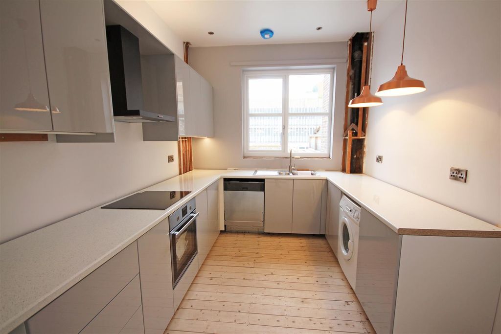 Property photo 2 of 10 Kitchen