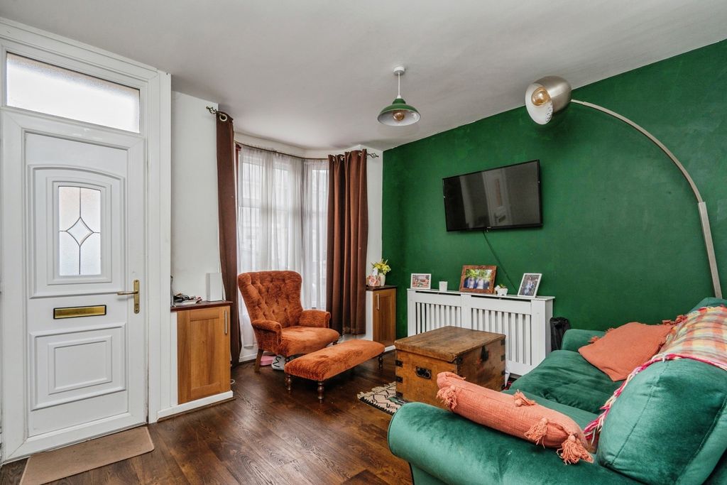 Property photo 2 of 17 Photo