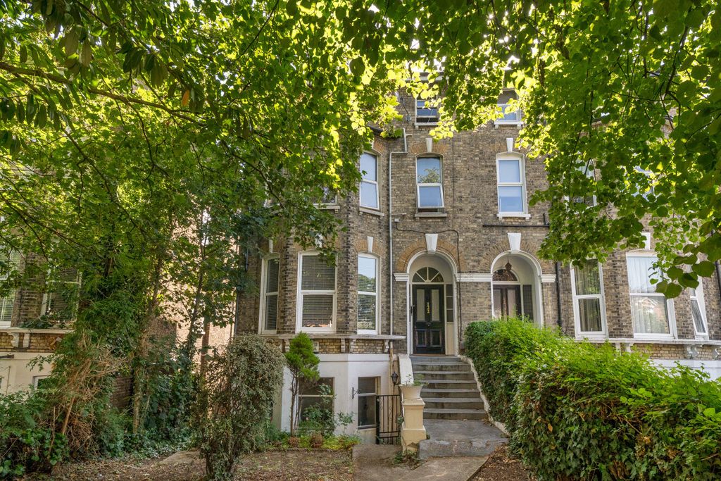 Property photo 1 of 12 1483675-11-6A3d63...