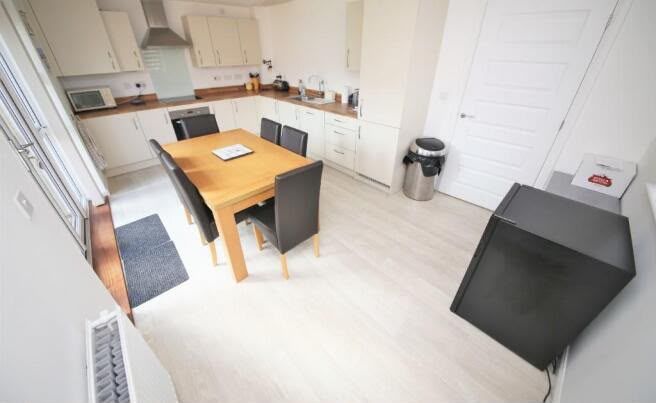 Property photo 3 of 16 Ffb30728-Be6F-4c1B-B5c6-F4Ca2d1c7235