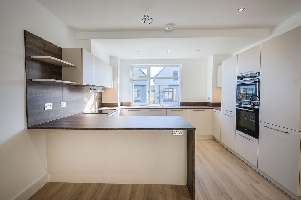 Property photo 2 of 11 Photo 1