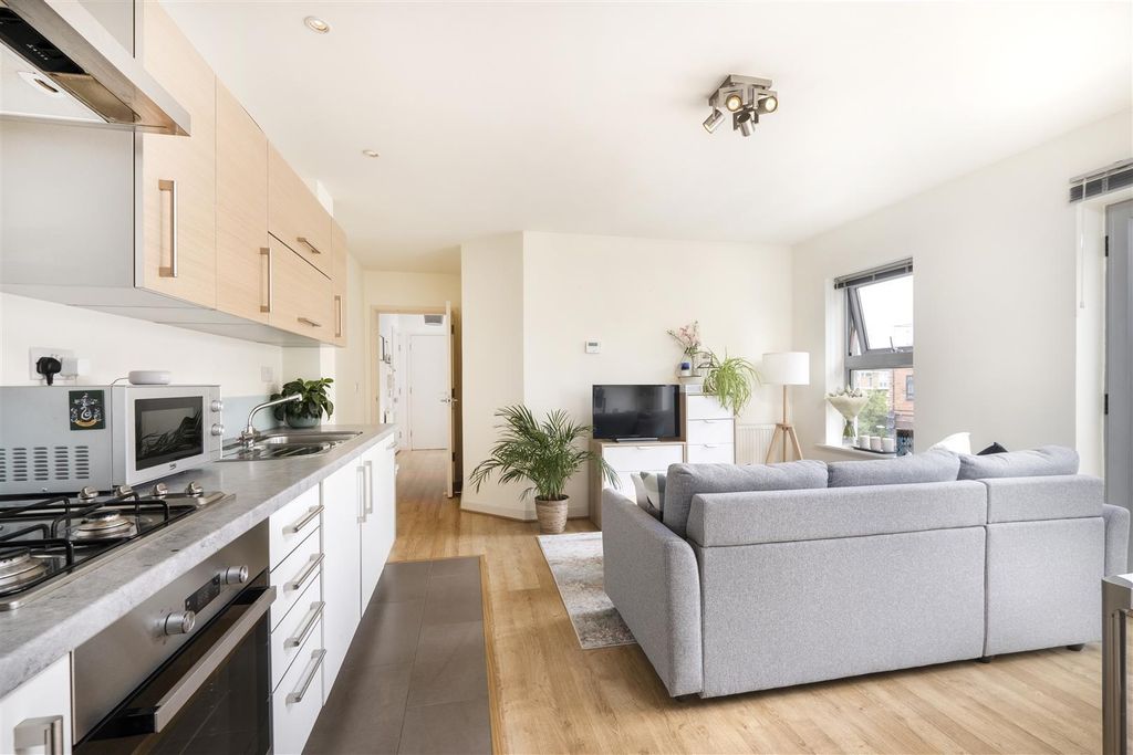 Property photo 2 of 6 302 Devons 2.Jpg