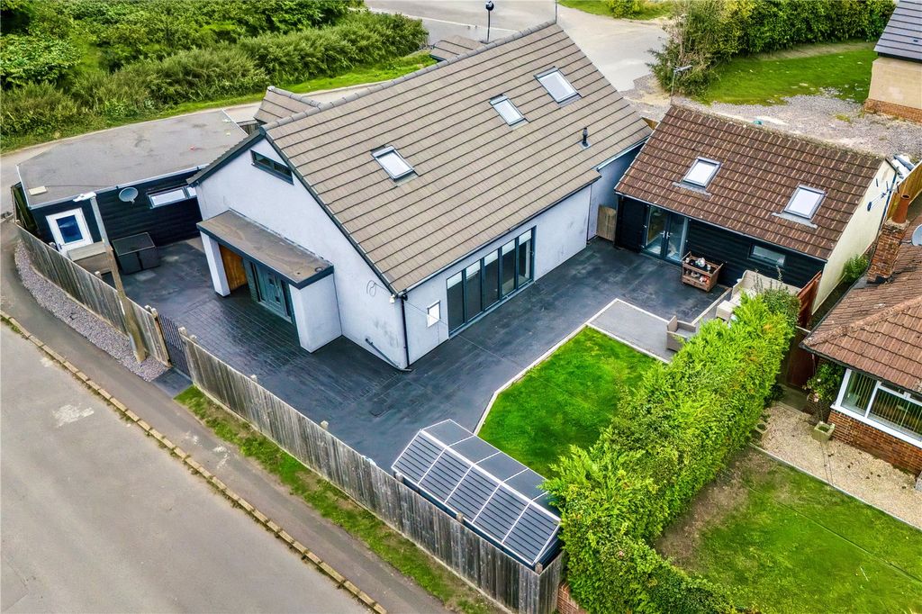 Property photo 2 of 19 Picture No. 25