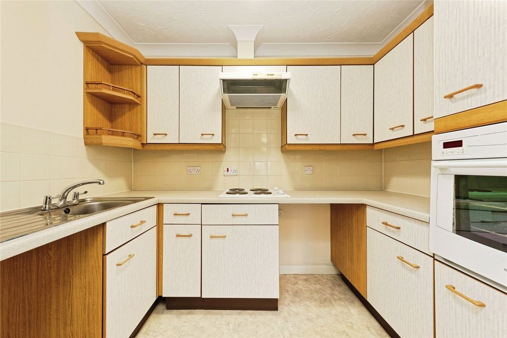 Property photo 3 of 11 Kitchen