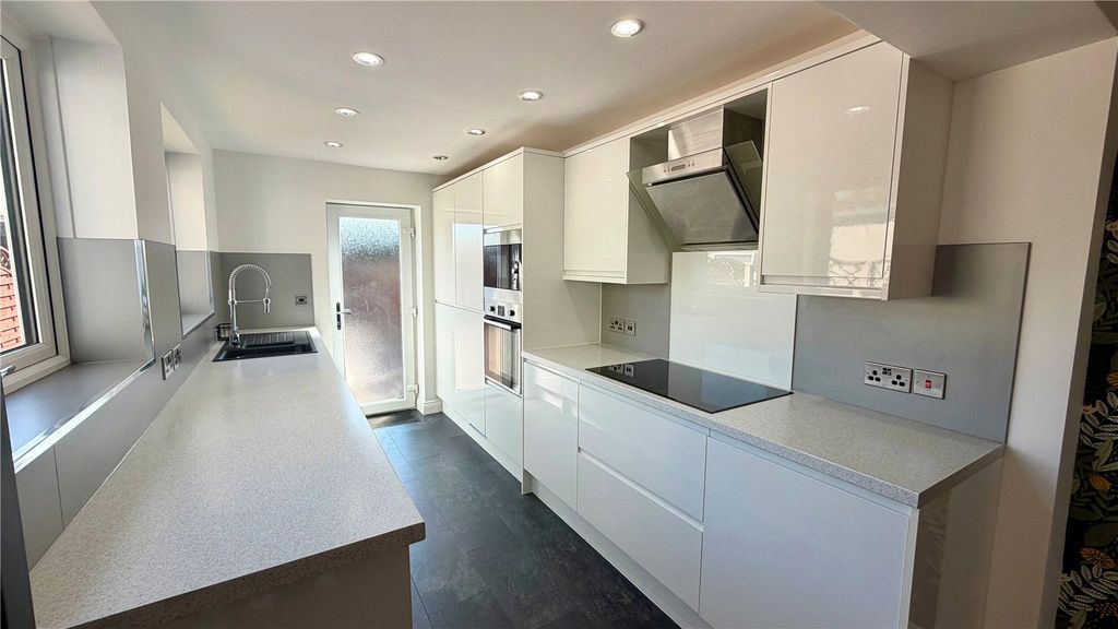 Property photo 3 of 17 Kitchen