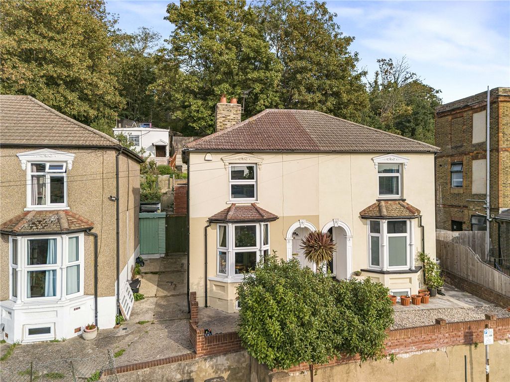 Property photo 1 of 33 Picture No. 23