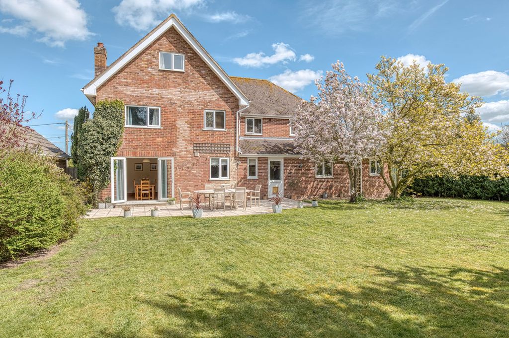 Property photo 2 of 28