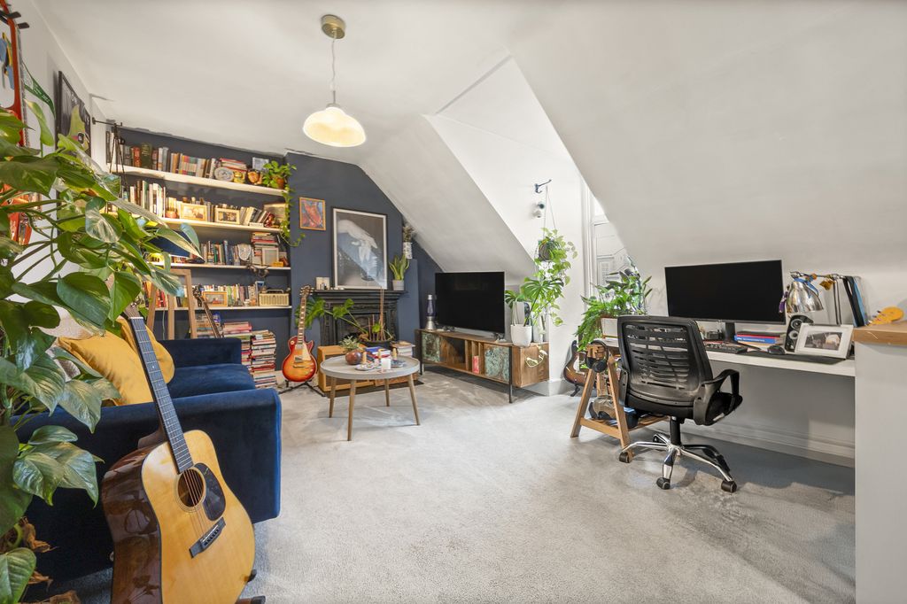 Property photo 2 of 8