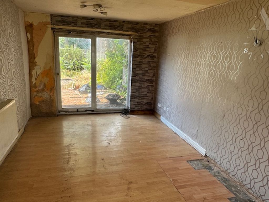 Property photo 2 of 9 78 Cheltenham Drive Lounge