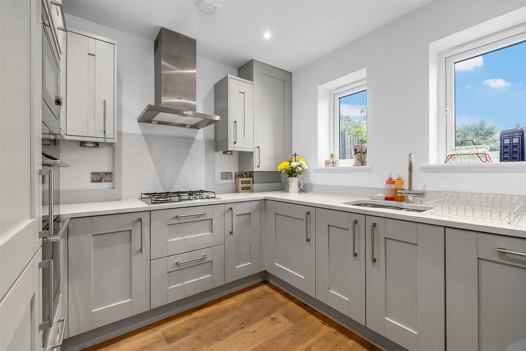 Property photo 3 of 19 Kitchen
