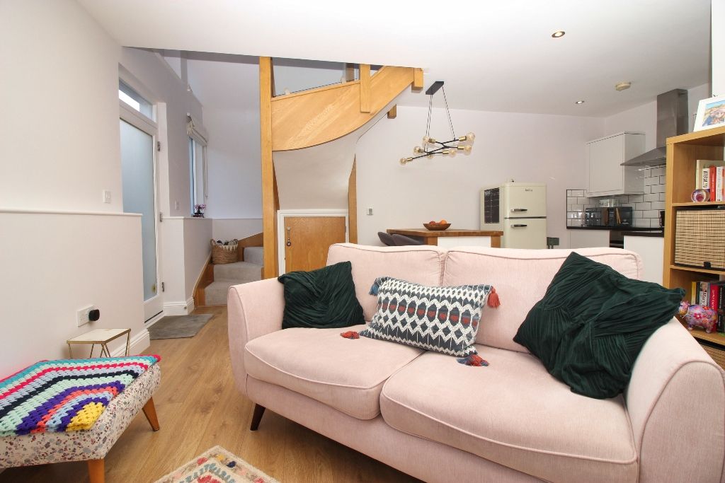 Property photo 2 of 17 Living Room/Kitchen