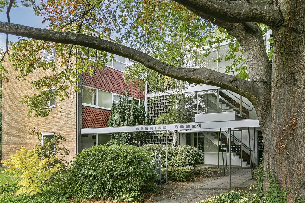 Property photo 1 of 27