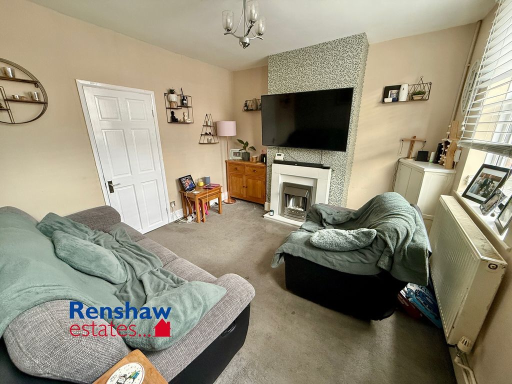 Property photo 2 of 8 L (2)