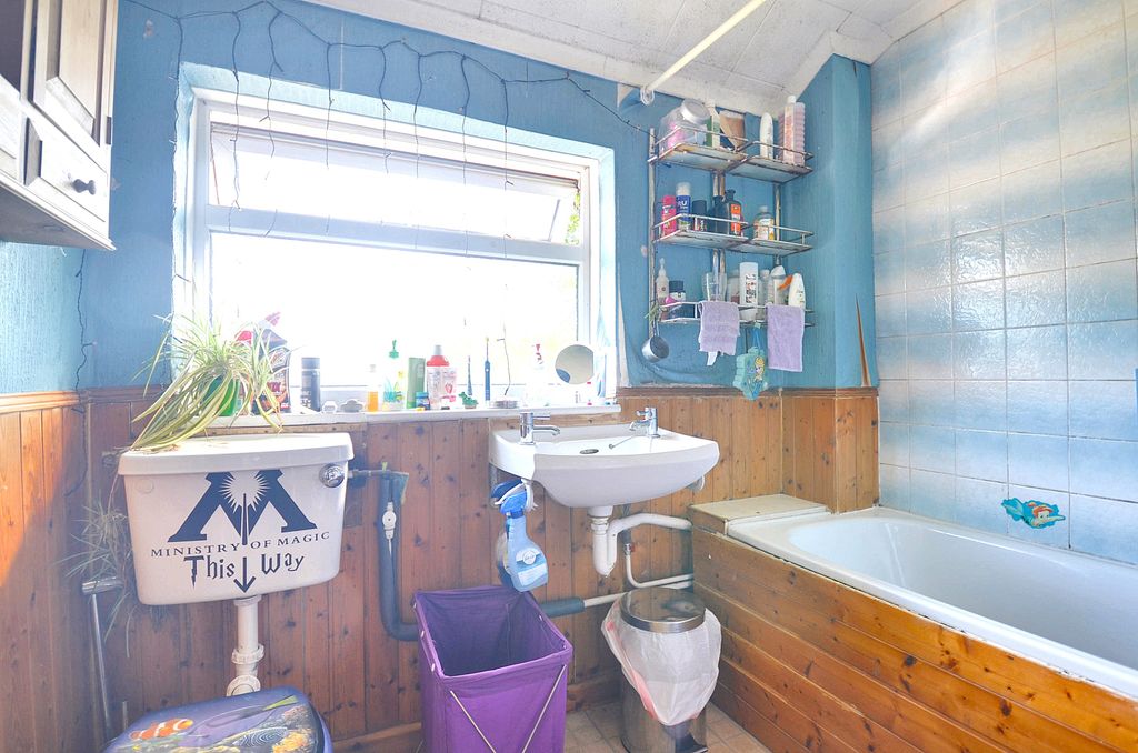 Property photo 2 of 11 {"Order_Id": "638577897763320253", "Image_Id": "767B6540-3Ef3-41B3-9cc0-56711174661F"}