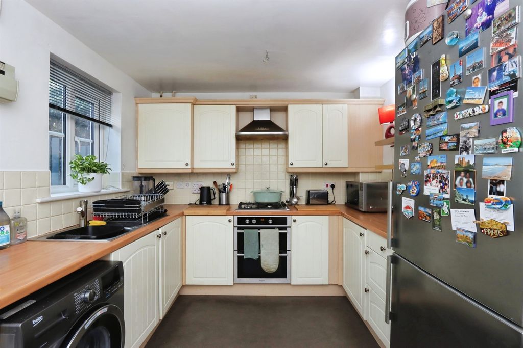 Property photo 2 of 17