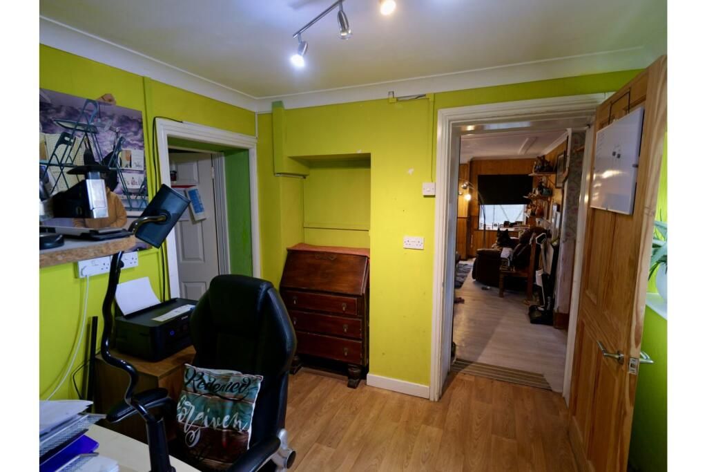 Property photo 2 of 25