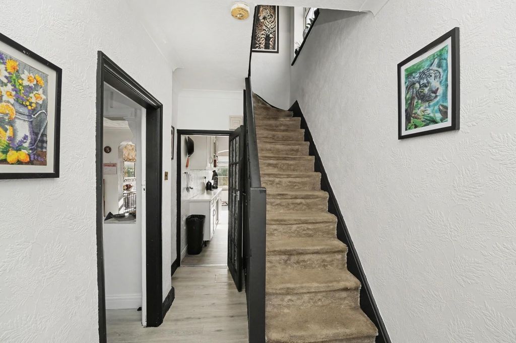 Property photo 3 of 23 16.Jpg