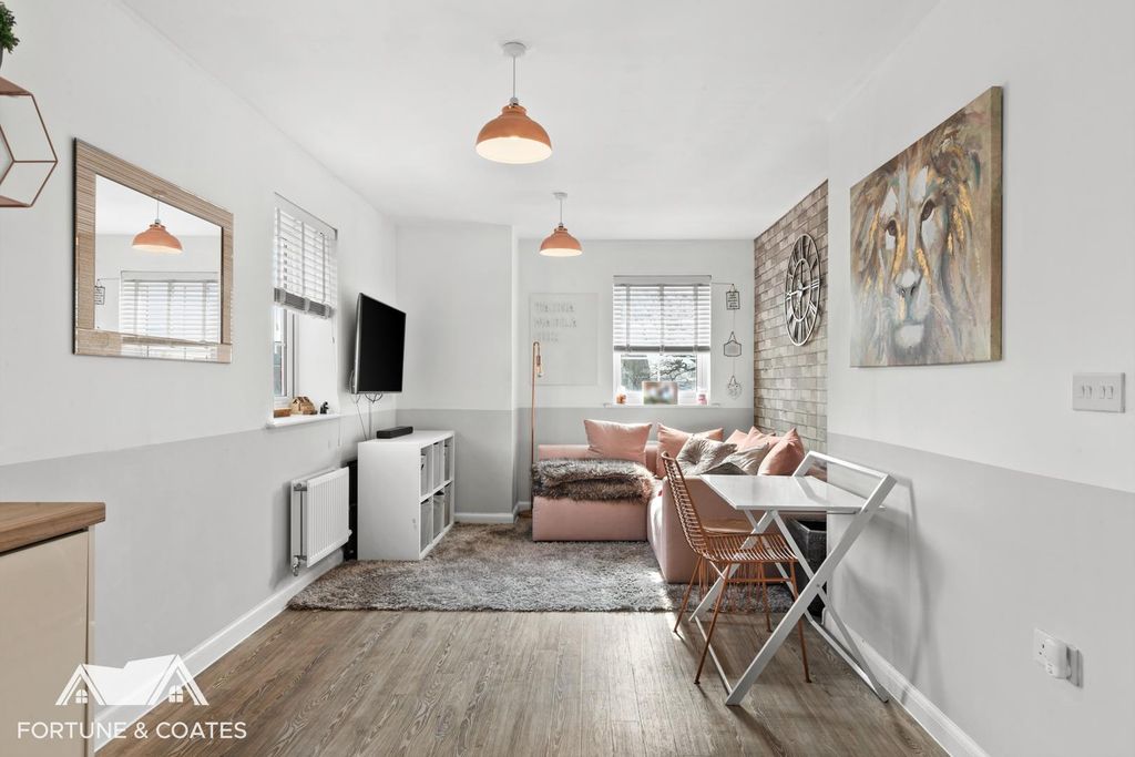 Property photo 2 of 8 Dunnockroad_1.Jpg