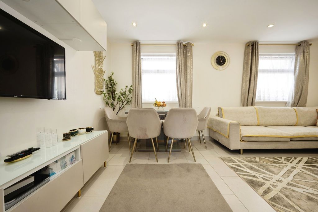 Property photo 3 of 10 Pbox-Img.Jpg