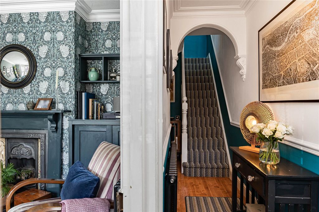 Property photo 2 of 32 Picture No. 21