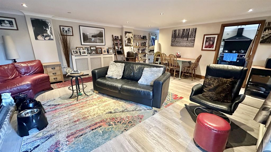 Property photo 2 of 33