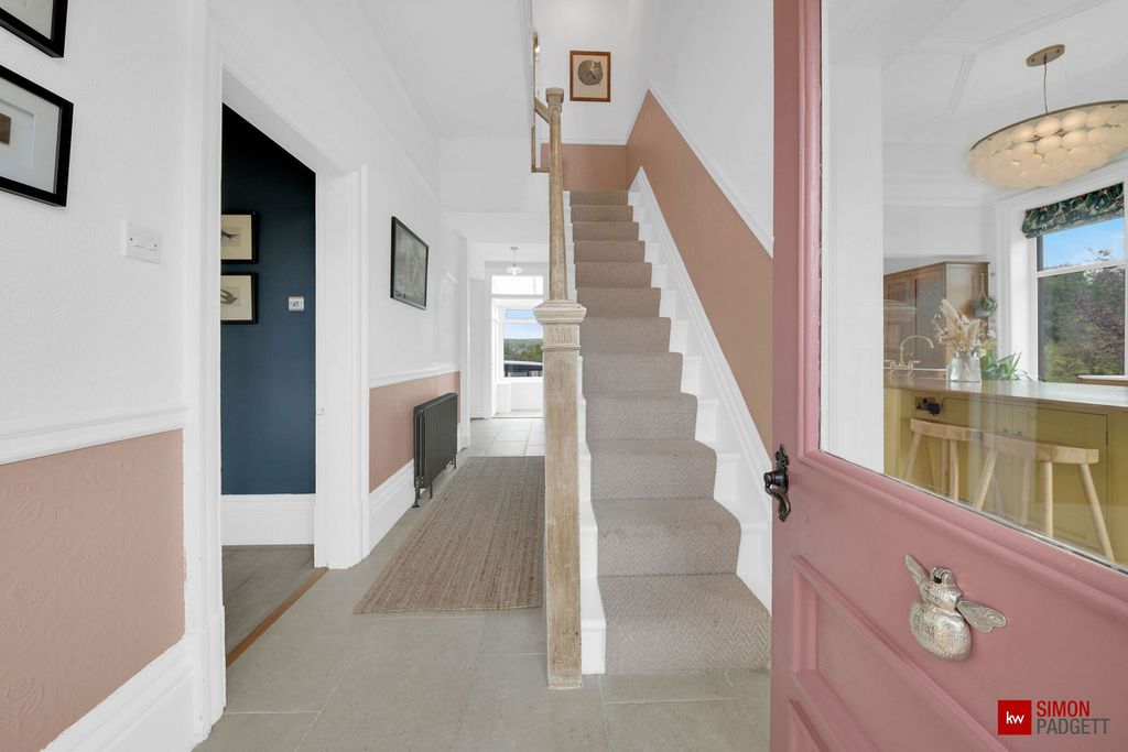 Property photo 2 of 36