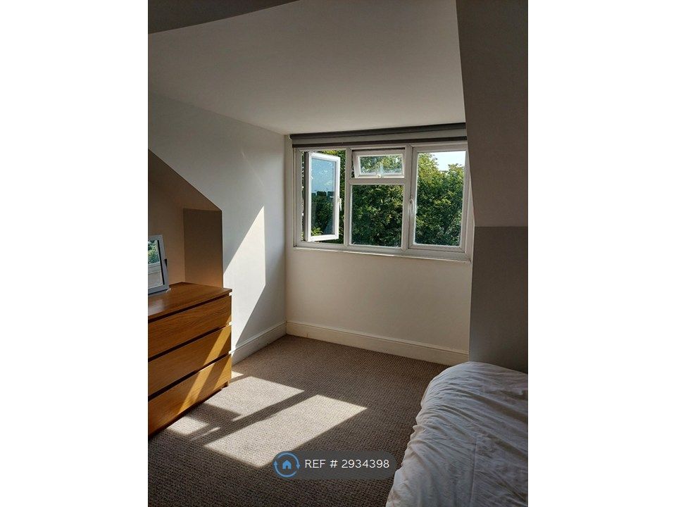 Property photo 3 of 9 Bedroom 2