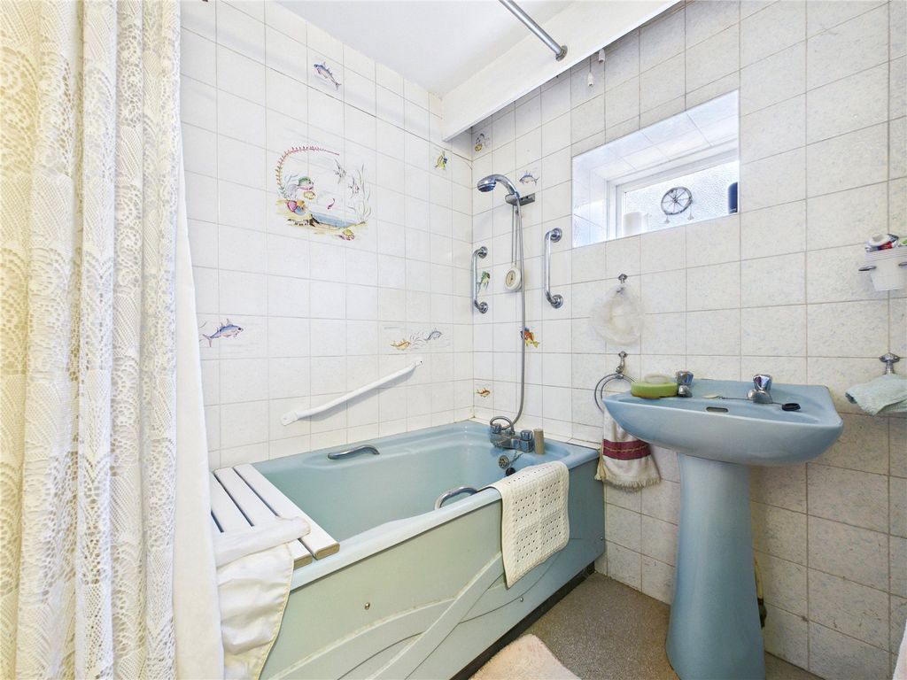 Additional image 18 of 3 bed flat for saleHamilton Gardens, Felixstowe, Suffolk IP11