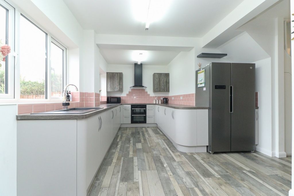 Property photo 2 of 14 Picture 2