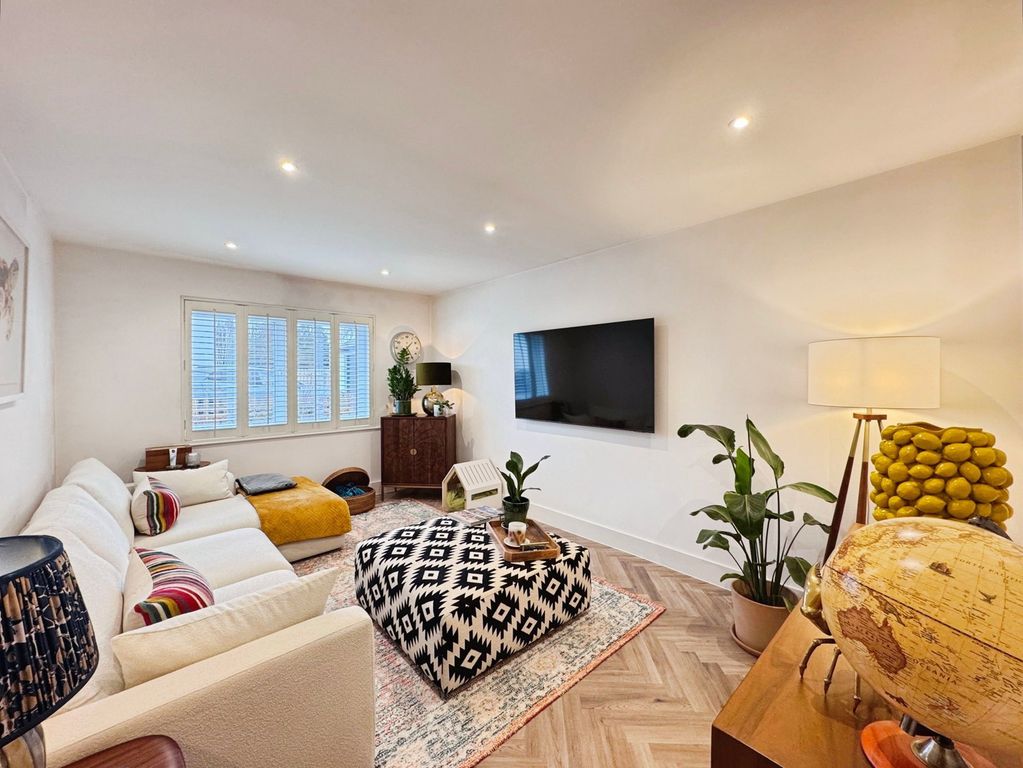 Property photo 3 of 37