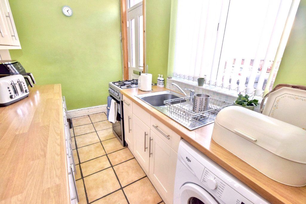 Property photo 3 of 11 Kitchen