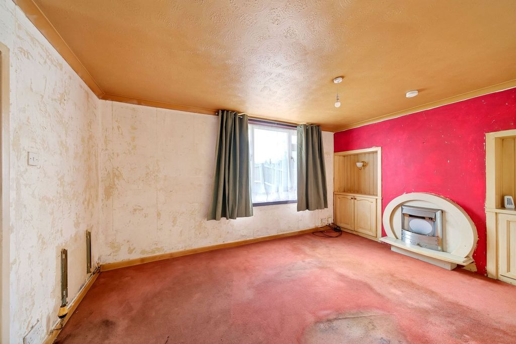 Property photo 3 of 27 Lounge