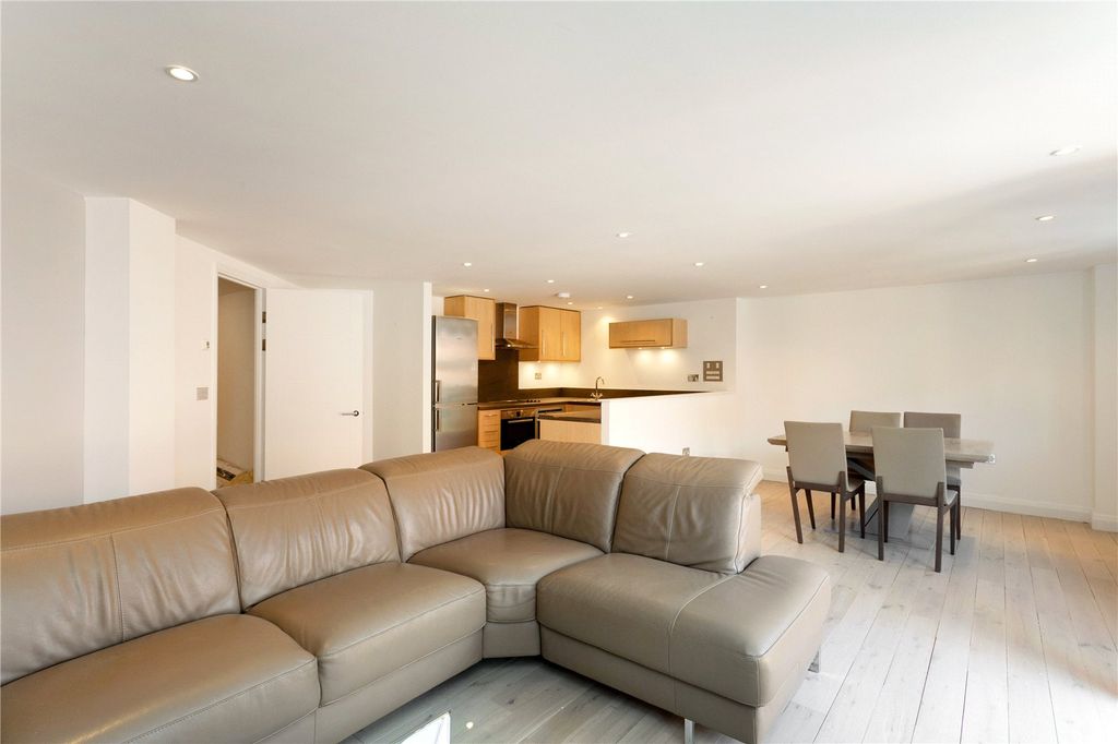 Property photo 3 of 9 Sitting Room