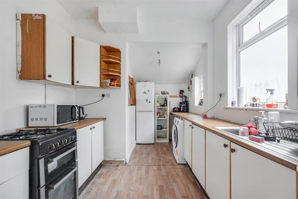 Property photo 2 of 12 Kitchen