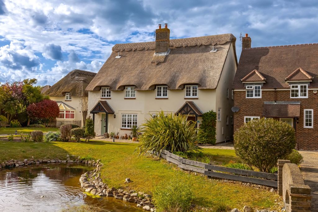 Property photo 1 of 33 The Beeches_28