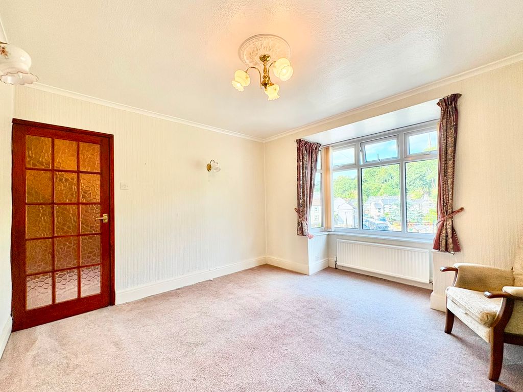 Property photo 3 of 27