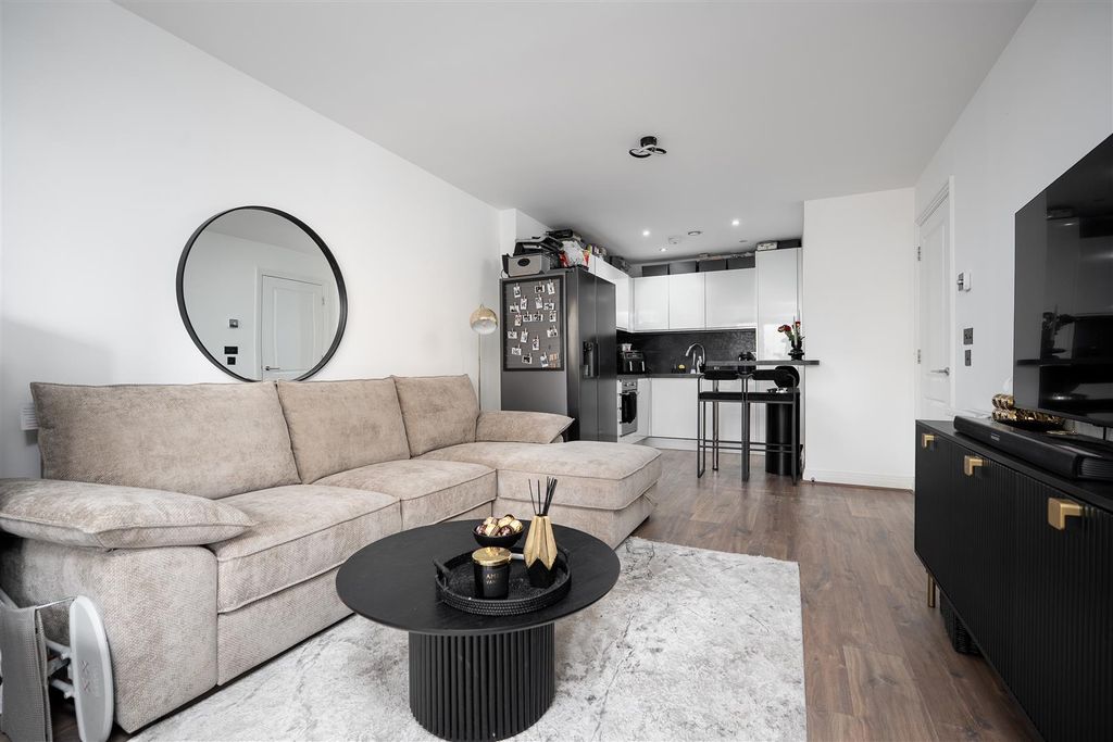 Property photo 3 of 20 Living Room