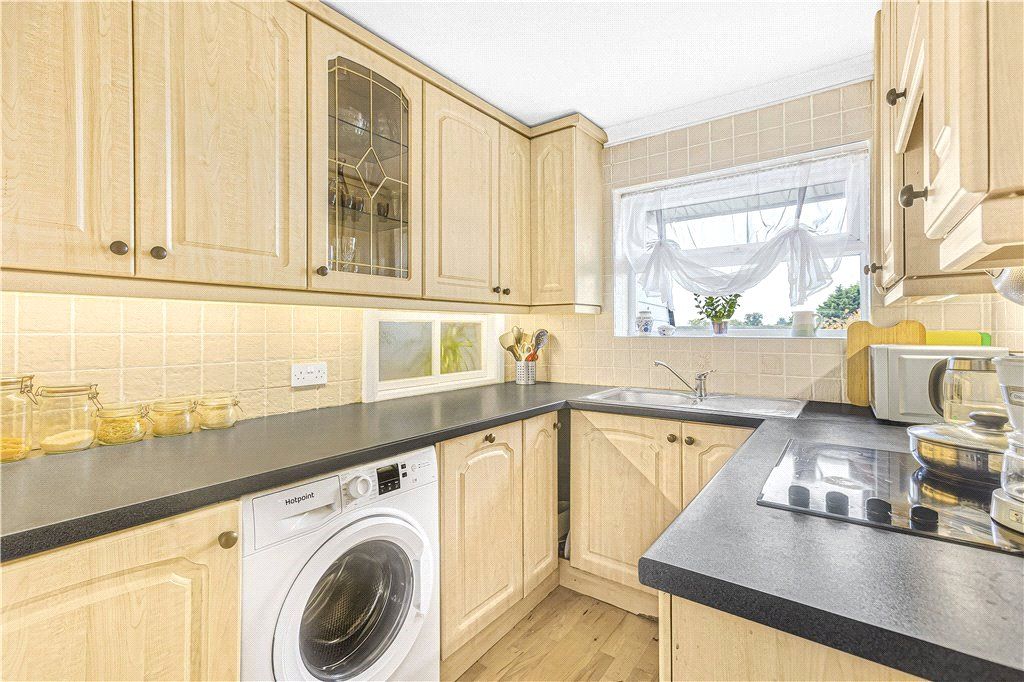 Property photo 3 of 8 Kitchen